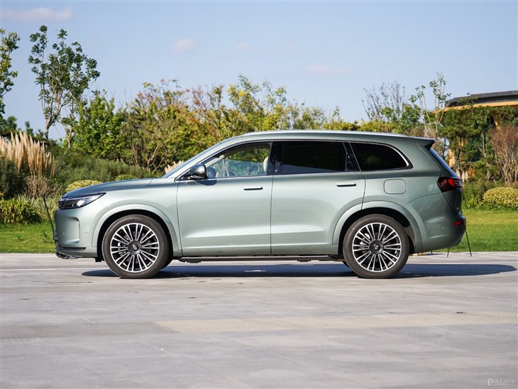 AITO M7 SUV with Huawei Smart car technologies