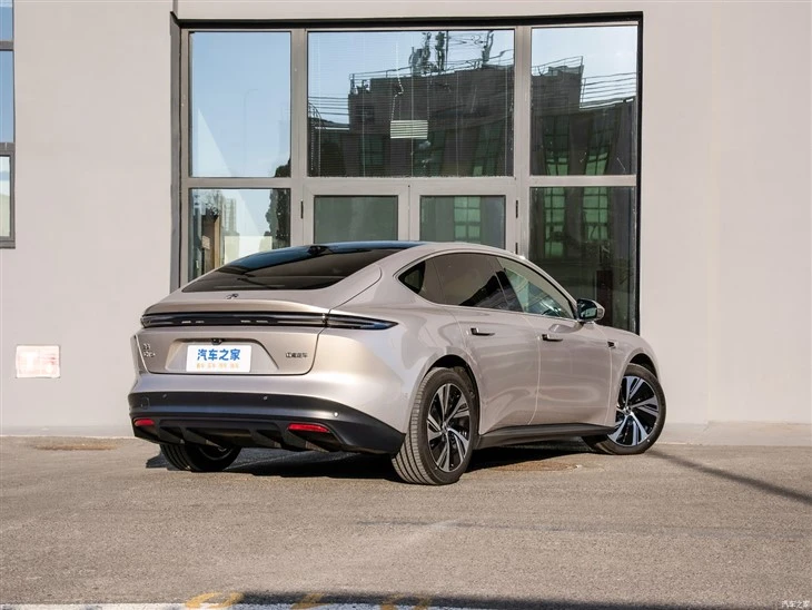 2023 NIO ET5 Touring specs